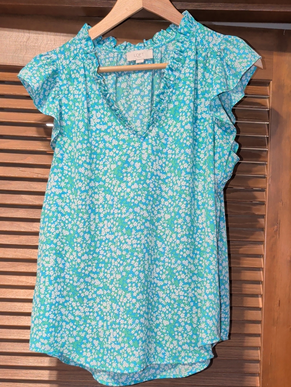 LOFT Turquoise Floral Ruffle-Sleeve V-Neck Blouse White And Green Flowers